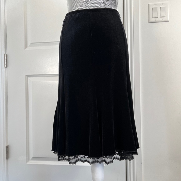 BARANDA Dresses & Skirts - NWOT BARANDA double layered Black Velvet Women’s Skirt, Size XL